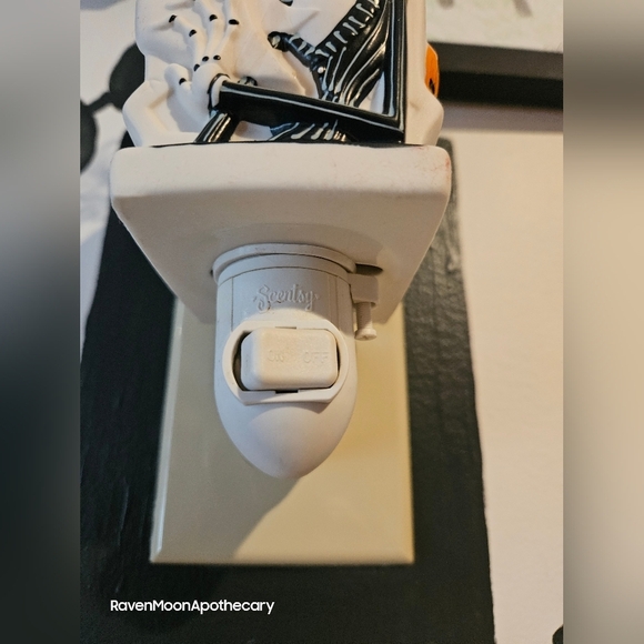 Disney's Nightmare Before Christmas  Scentsy Plug In - Picture 6 of 9